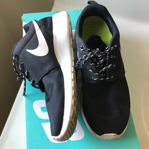 Nike Roshe One - Black/White